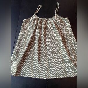 Woman’s sleeveless tank